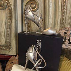 SHIMMERY OPEN TOE HEELS | gold + cream |